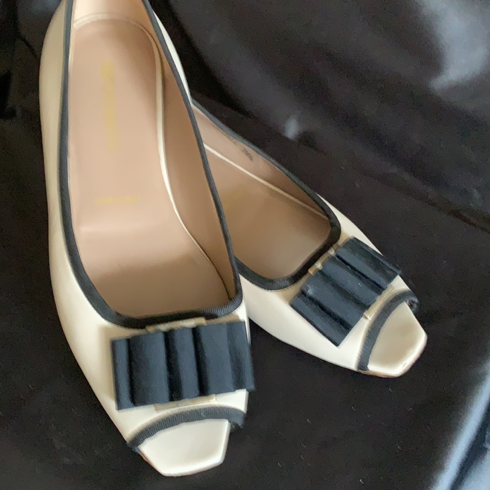 Bruno Magli  flats